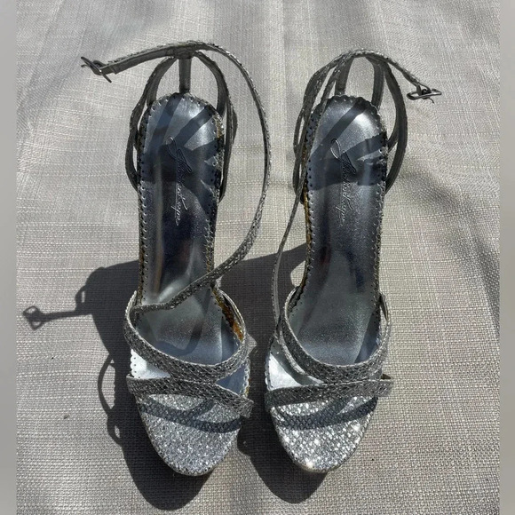 Jonathan Kayne Shoes - Womens Jonathan Kayne Silver Glitter Heels - Sz. 7